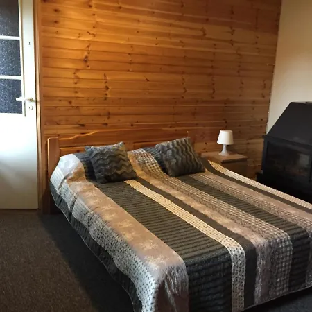 Bed & Breakfast Laane Pansion *