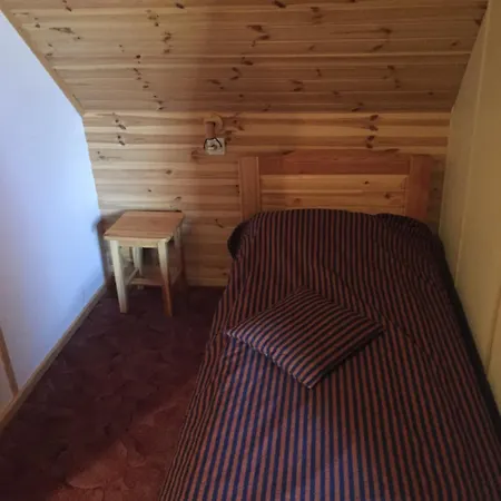 Bed & Breakfast Laane Pansion *