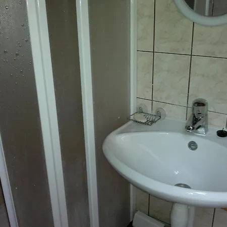 Laane Pansion Bed & Breakfast *