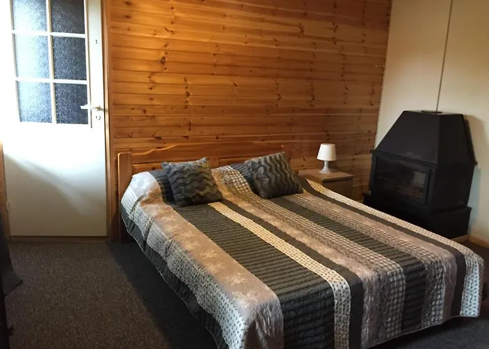 Bed & Breakfast Laane Pansion *