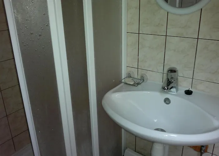 Laane Pansion Bed & Breakfast *